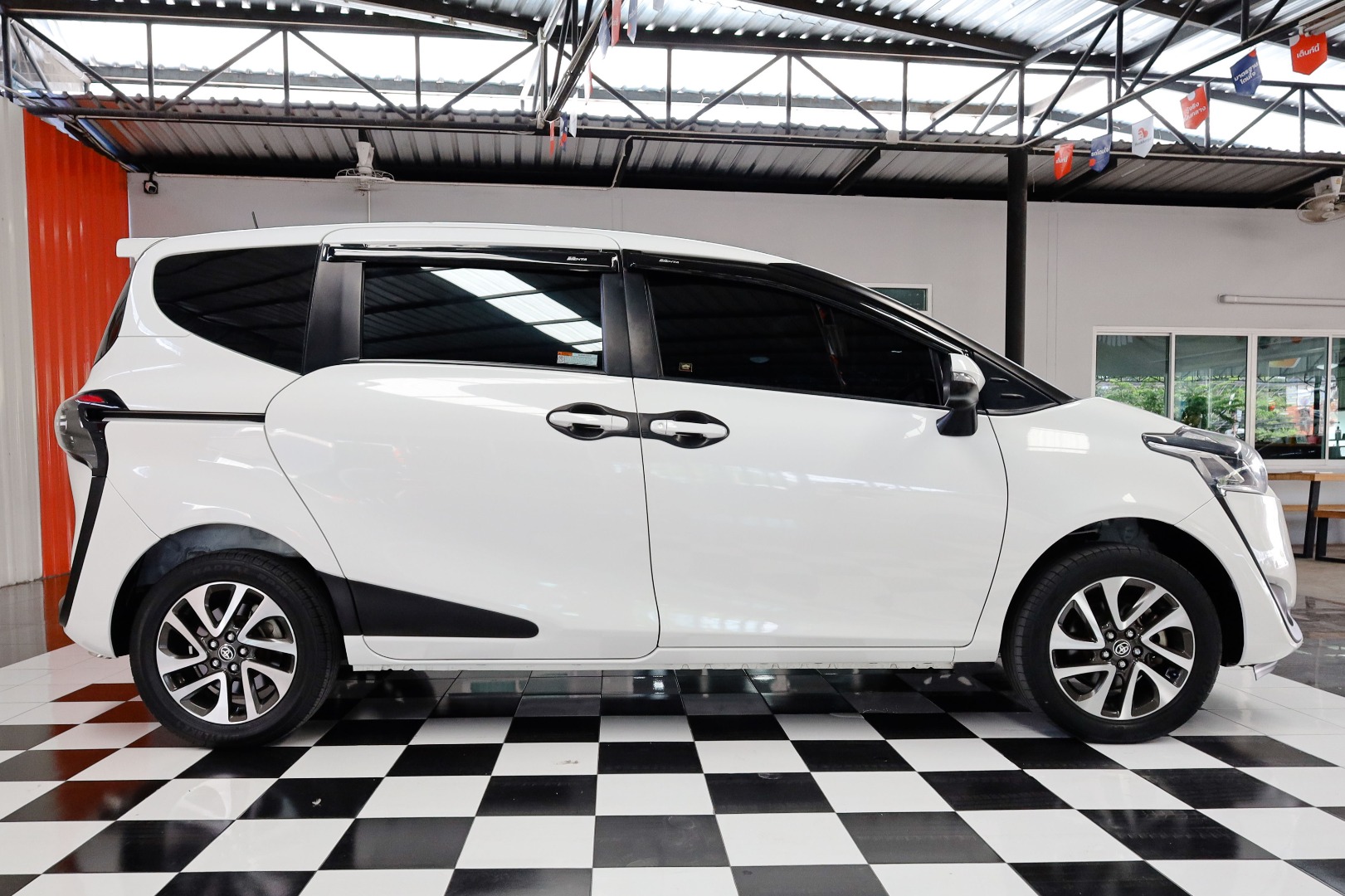 TOYOTA SIENTA 1.5 V (A2403)